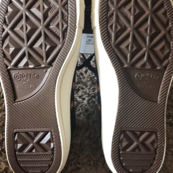 Woman’s All star converse size 6 - Picture 2 of 4